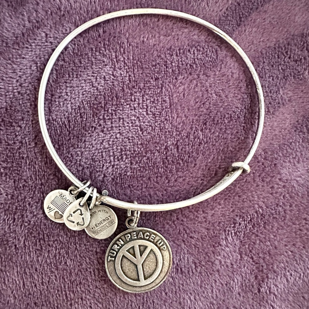 Silver Turn Peace Up Bangle